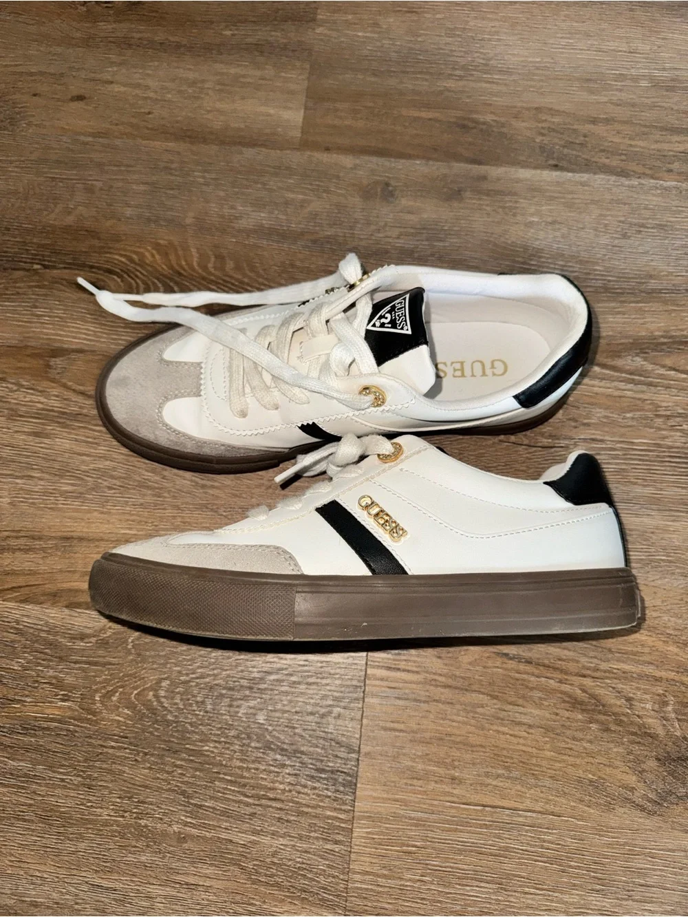 Guess classic low